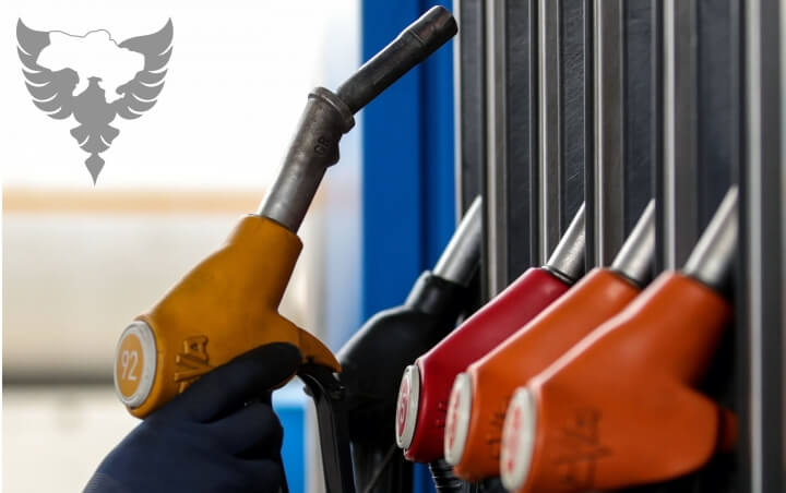 In Dnipropetrovsk an unknown person broke into the entrance doors of the petrol station
