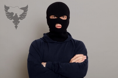 A burglar tried to escape with two sacks of building materials