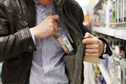 Noisy resident of Lviv tried to sneak alcohol out of the store